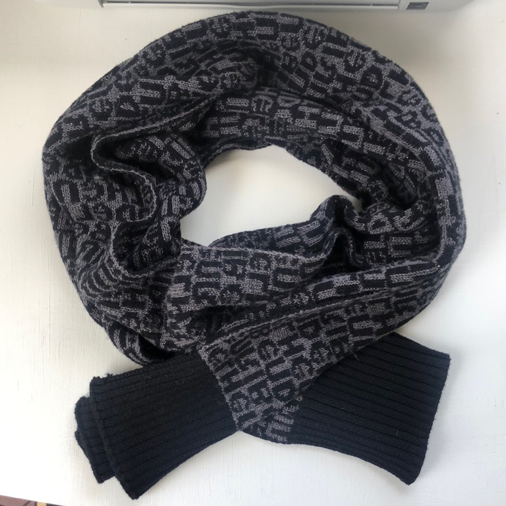 Henri Bendle scarf